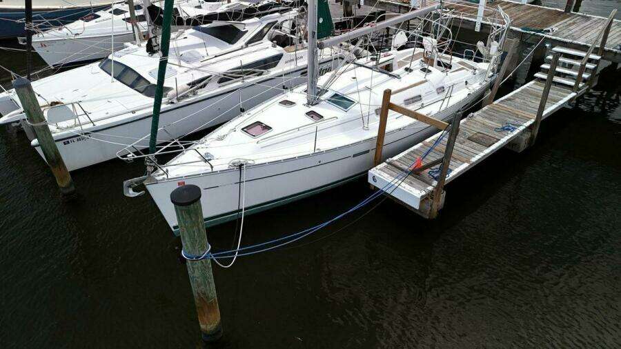 Attitude Indicator 36ft Beneteau Yacht For Sale