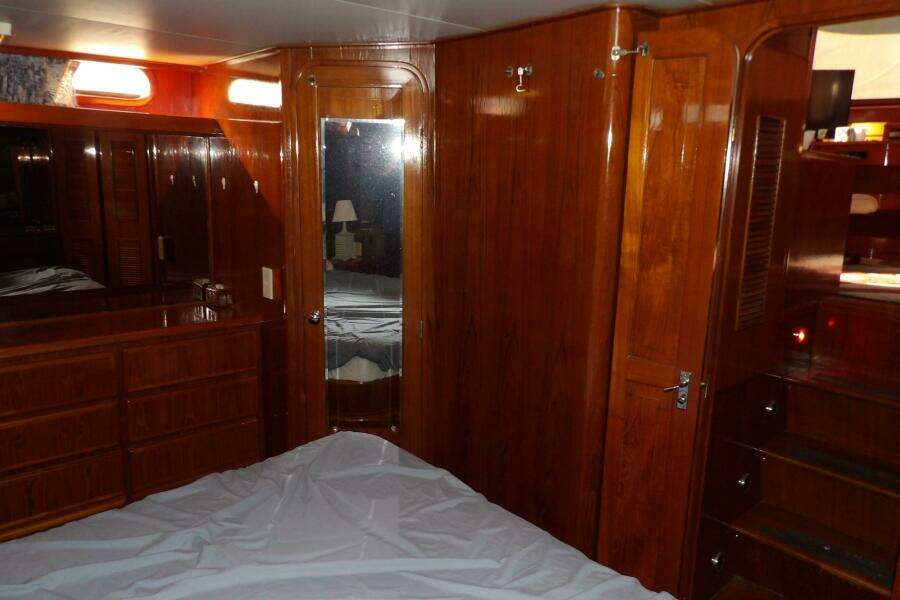 41ft Aquarius Yacht For Sale
