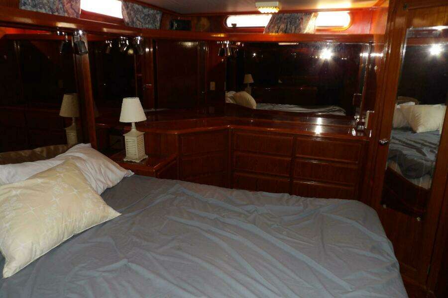 41ft Aquarius Yacht For Sale