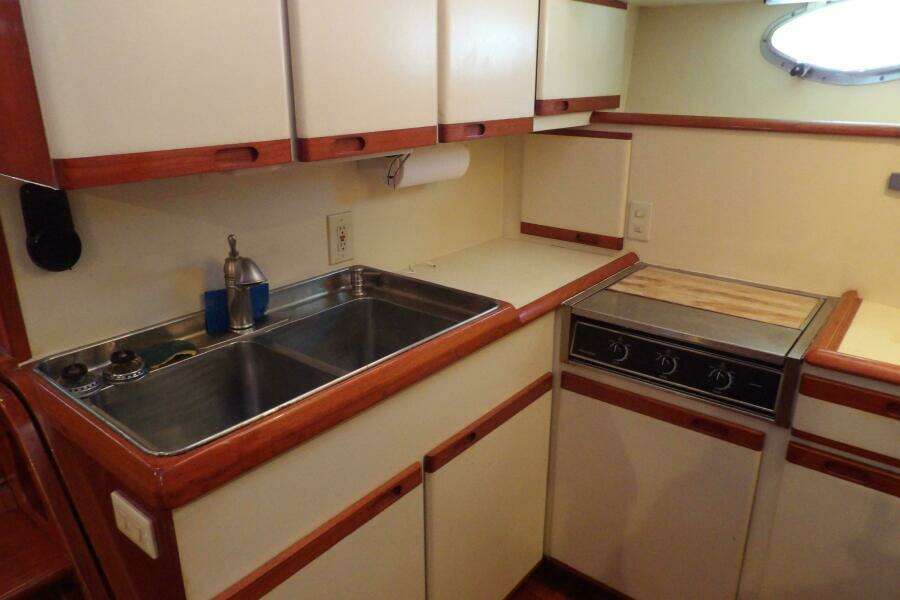 41ft Aquarius Yacht For Sale