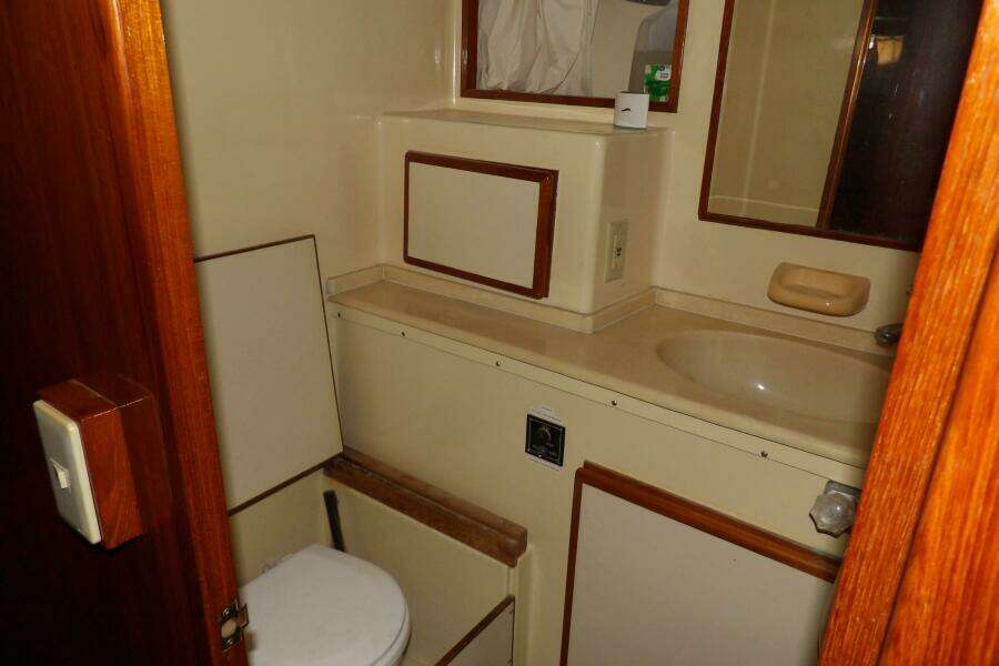 41ft Aquarius Yacht For Sale