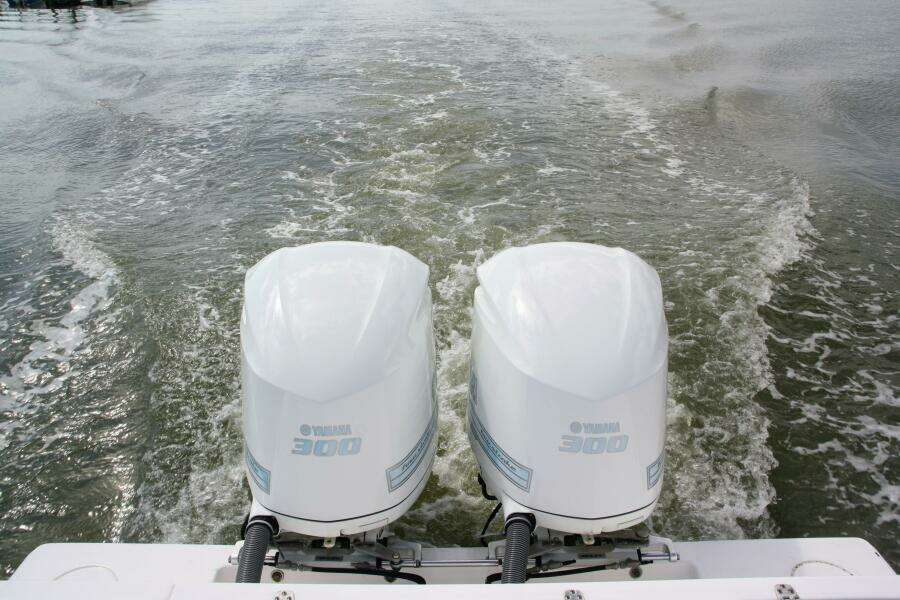 32 Contender 32ST- Engines