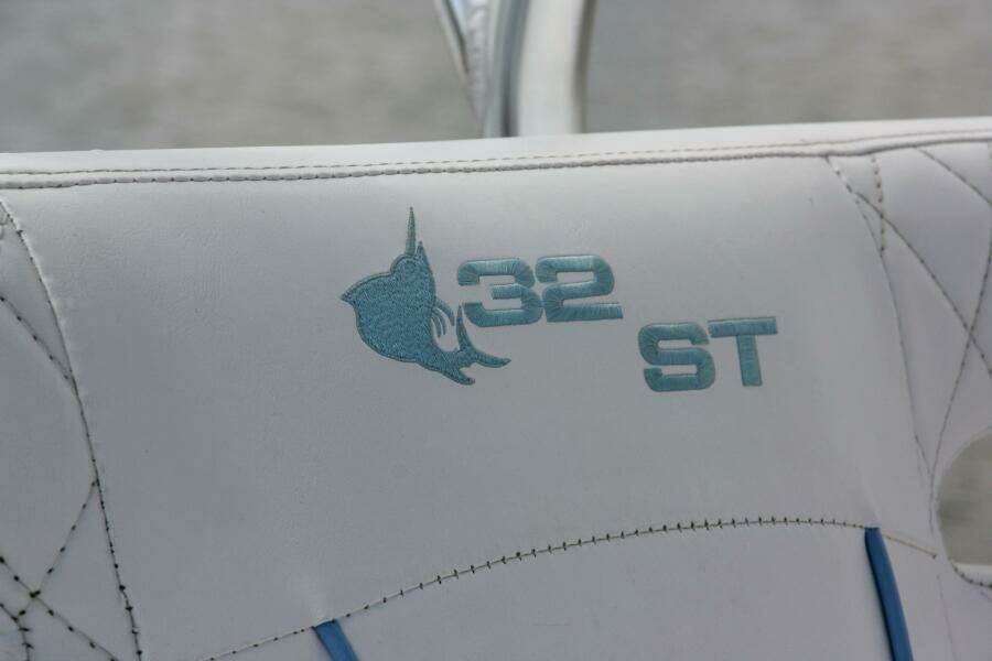 32 Contender 32ST- Seating 