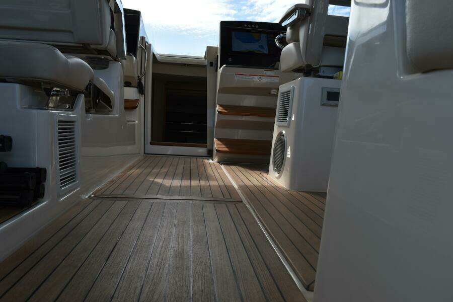 40ft Boston Whaler Yacht For Sale