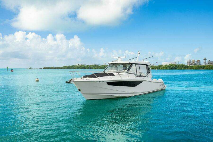 2023 Boston Whaler 405 Conquest