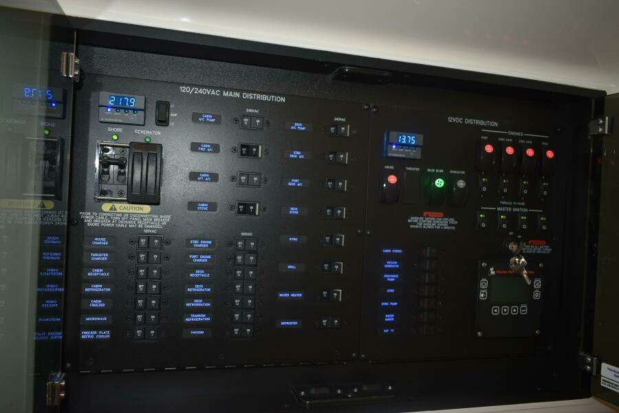 40ft Boston Whaler Yacht For Sale