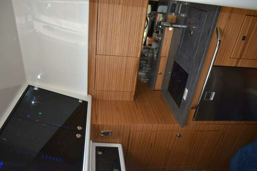 40ft Boston Whaler Yacht For Sale