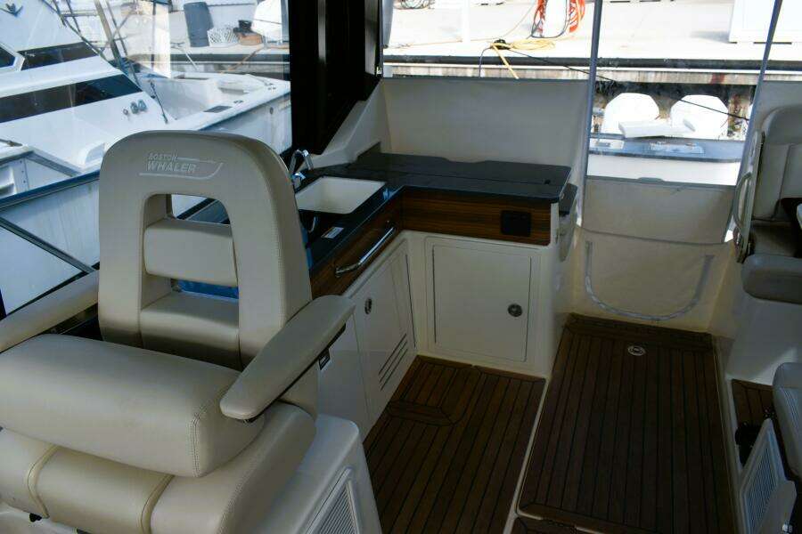 40ft Boston Whaler Yacht For Sale