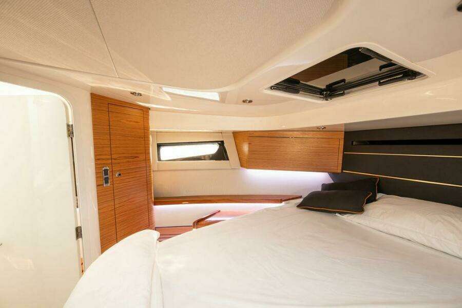 2023 Boston Whaler 405 Conquest