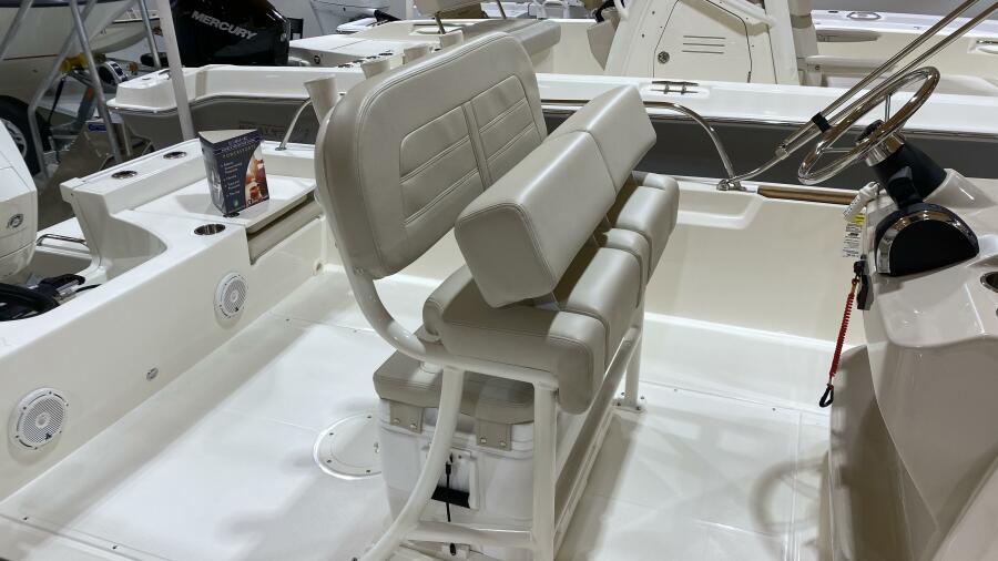 21' 2022 Boston Whaler 