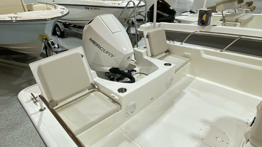 21' 2022 Boston Whaler 