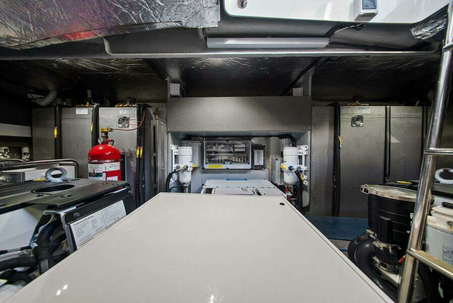 2025 Absolute 48 Navetta - Engine Room