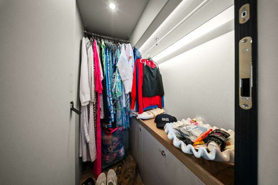 2025 Absolute 48 Navetta - Stateroom Closet