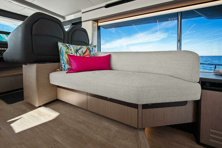 2025 Absolute 48 Navetta - Salon