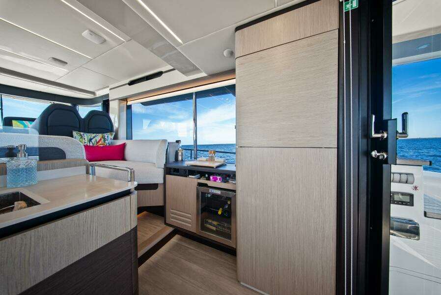 2025 Absolute 48 Navetta - Galley
