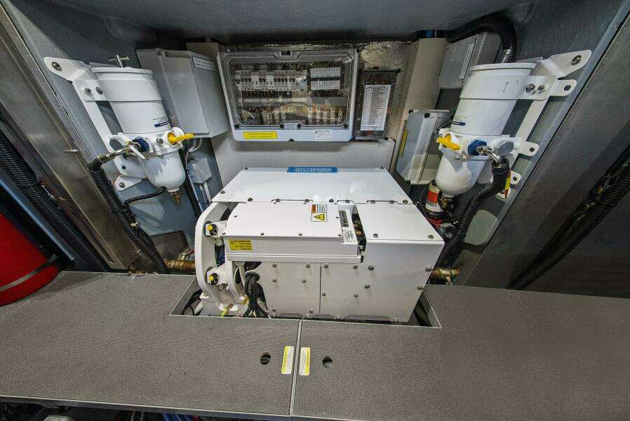 2025 Absolute 48 Navetta - Engine Room