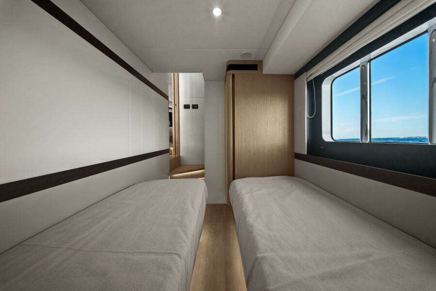 2025 Absolute 48 Navetta - Stateroom
