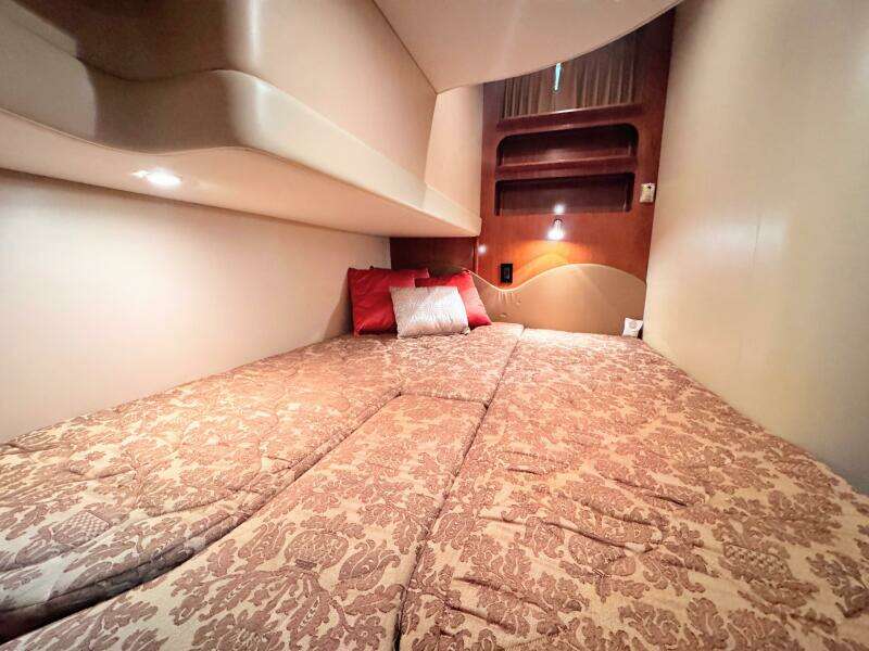 2005 Carver 36 Sedan