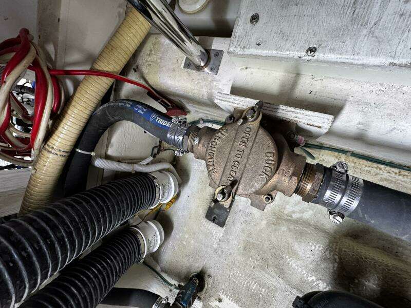 2005 Carver 36 Sedan