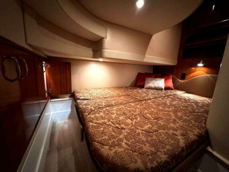 2005 Carver 36 Sedan