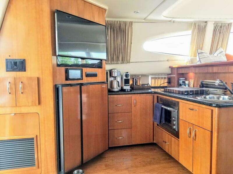 Summer Passport 36ft Carver Yacht For Sale