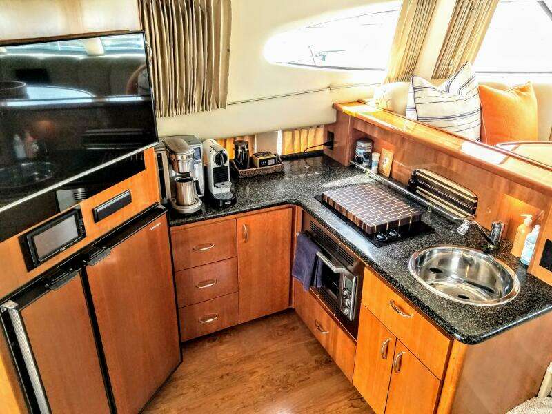 Summer Passport 36ft Carver Yacht For Sale