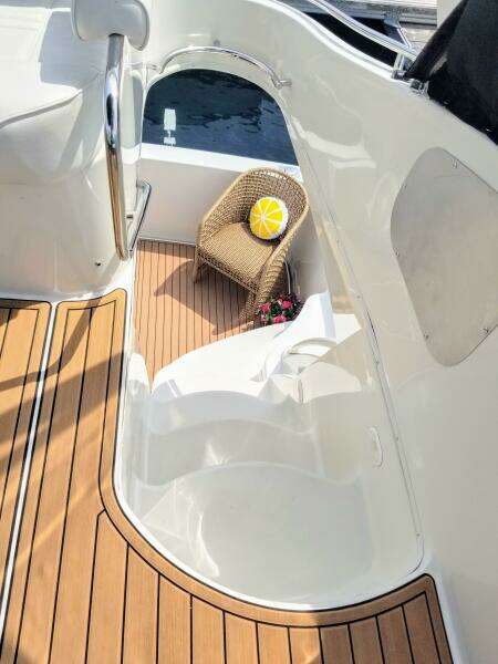 Summer Passport 36ft Carver Yacht For Sale