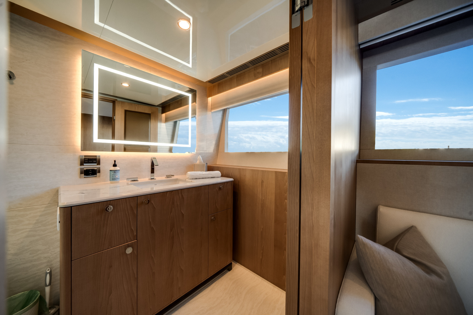 2025 Ocean Alexander 28L