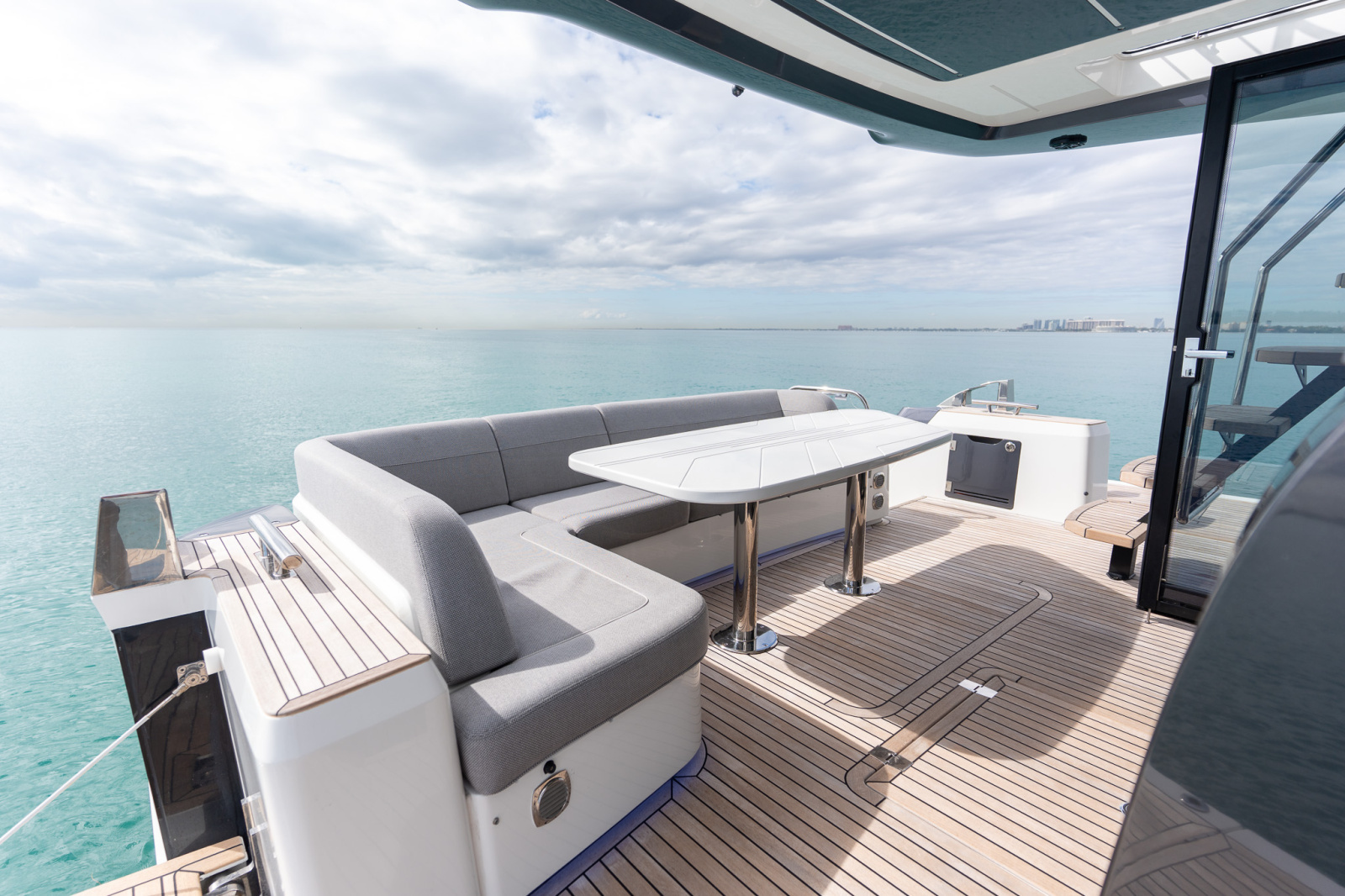 2025 Galeon 560 FLY