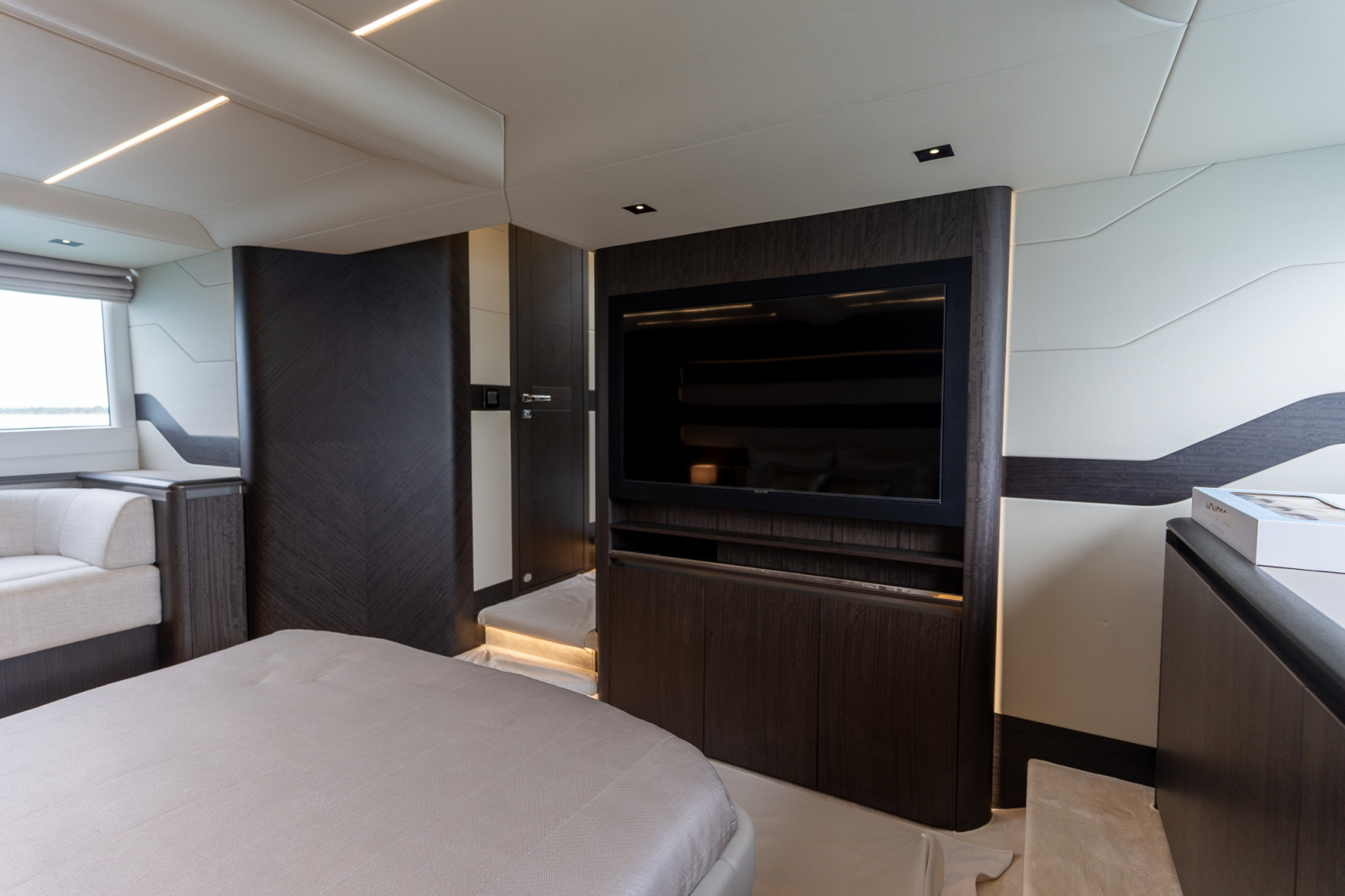 56' 2025 Galeon 560 FLY