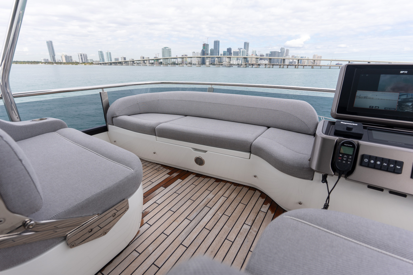 2025 Galeon 560 FLY