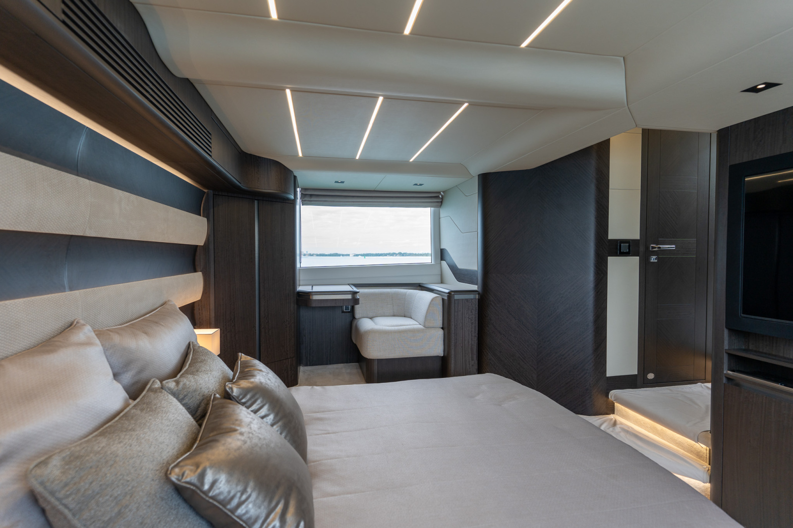 56' 2025 Galeon 560 FLY