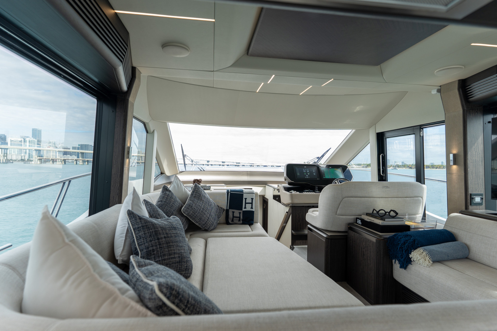 2025 Galeon 560 FLY