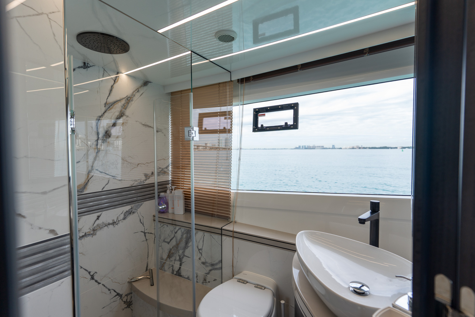 56' 2025 Galeon 560 FLY