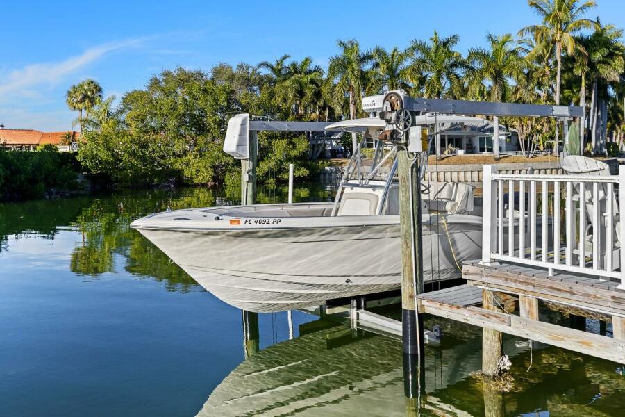 24' 2011 Scout 245 XSF