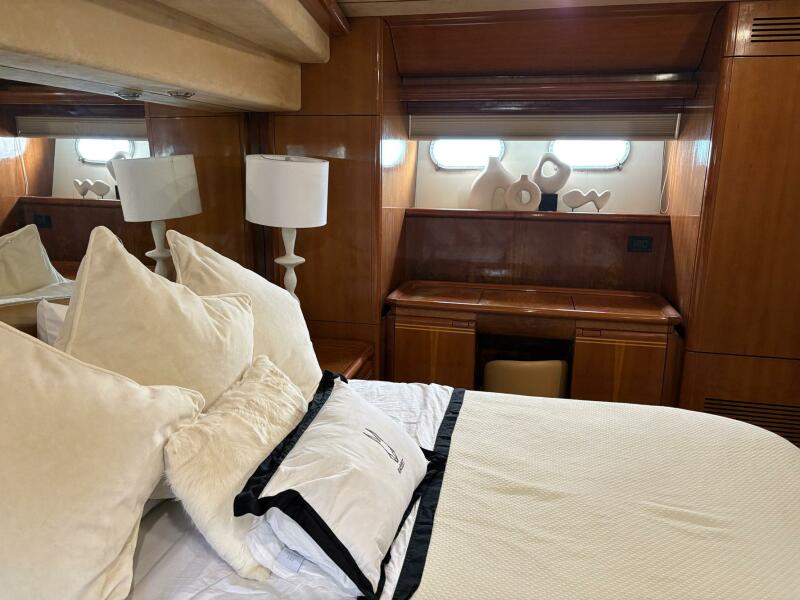 80' 1999 Ferretti Yachts 80 RPH