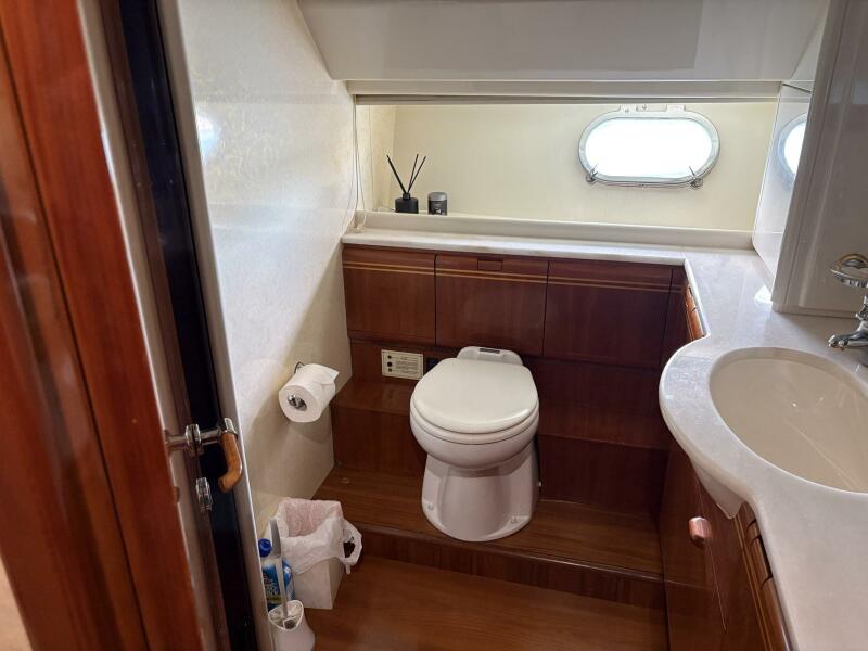 80' 1999 Ferretti Yachts 80 RPH