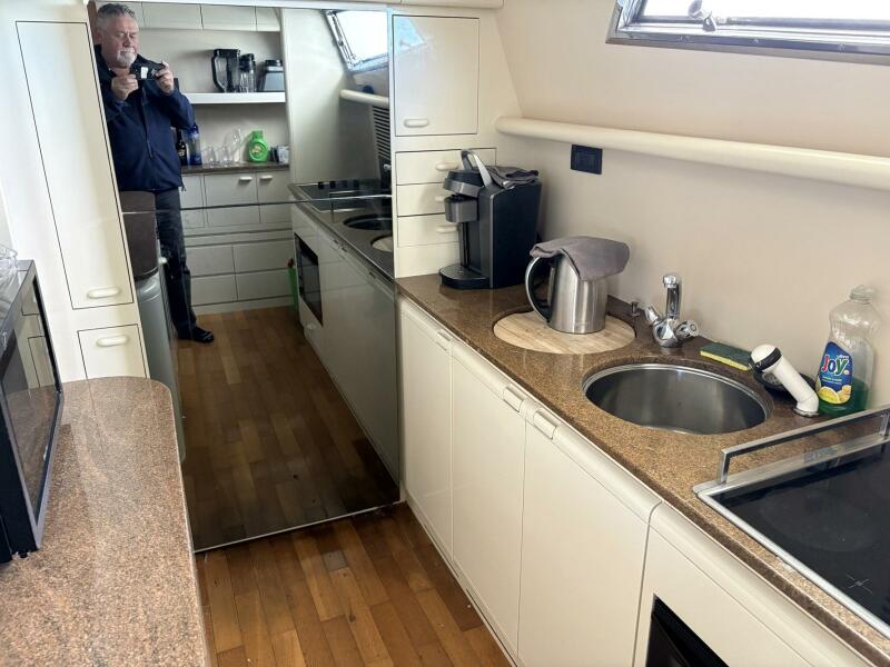 80' 1999 Ferretti Yachts 80 RPH