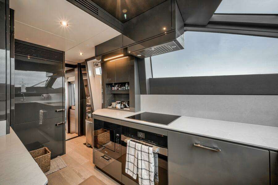 Dolce Far Niente 88ft Sunseeker Yacht For Sale