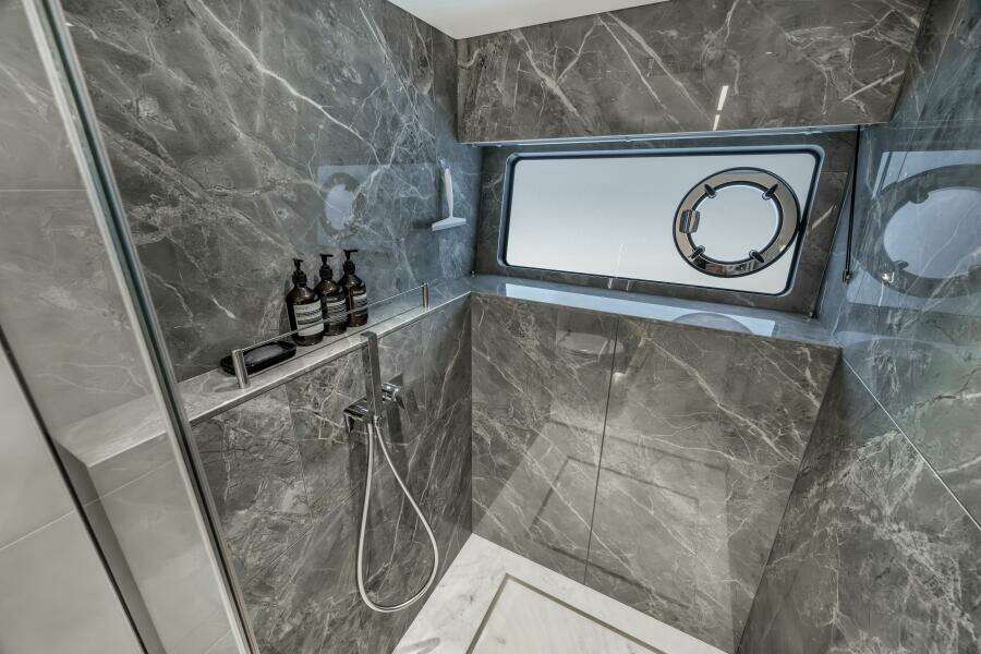 Dolce Far Niente 88ft Sunseeker Yacht For Sale