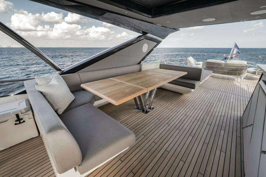 Dolce Far Niente 88ft Sunseeker Yacht For Sale