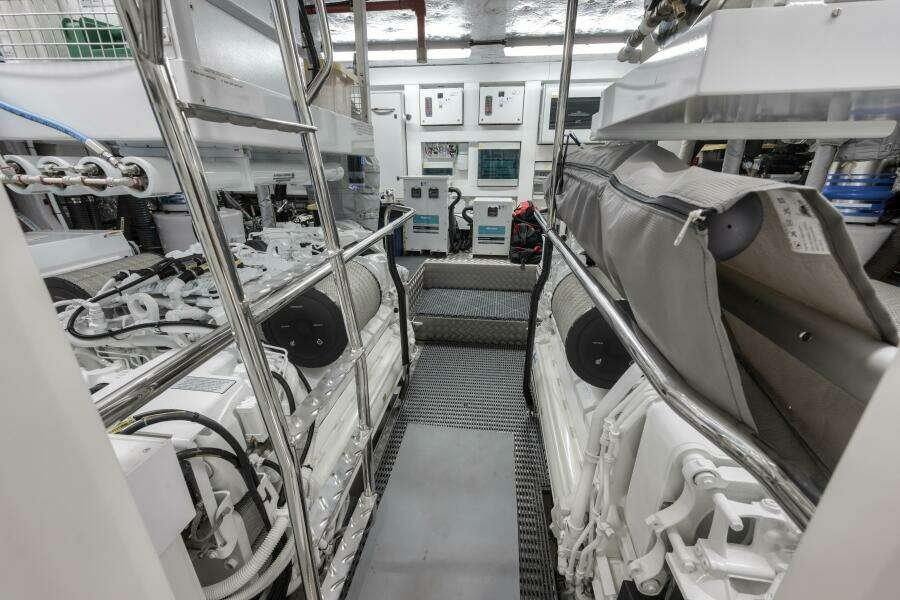 Dolce Far Niente 88ft Sunseeker Yacht For Sale