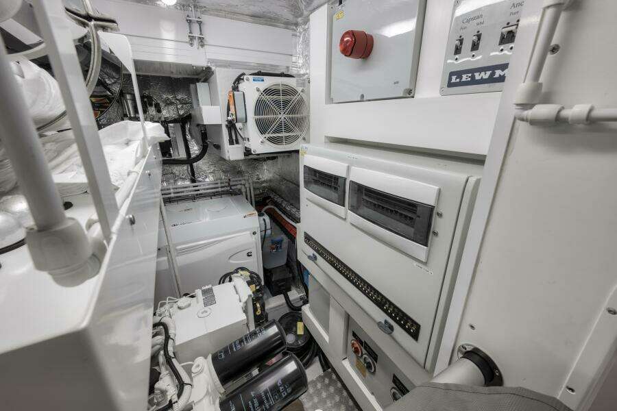 Dolce Far Niente 88ft Sunseeker Yacht For Sale