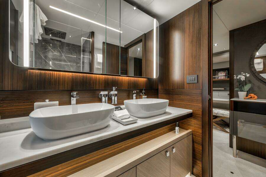 Dolce Far Niente 88ft Sunseeker Yacht For Sale