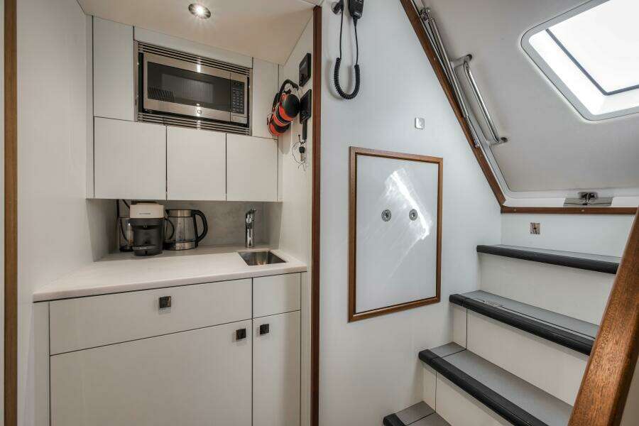 Dolce Far Niente 88ft Sunseeker Yacht For Sale