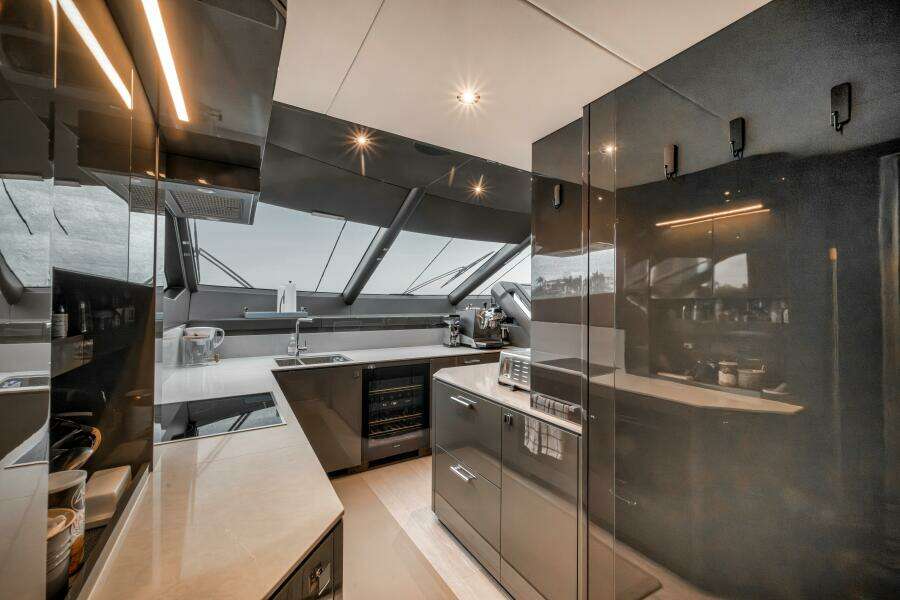 Dolce Far Niente 88ft Sunseeker Yacht For Sale