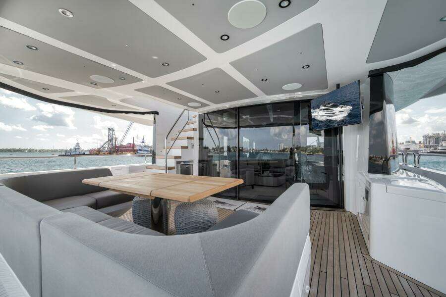 Dolce Far Niente 88ft Sunseeker Yacht For Sale