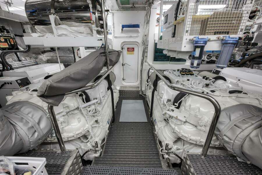 Dolce Far Niente 88ft Sunseeker Yacht For Sale