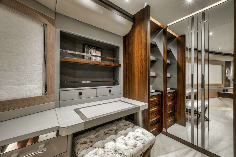 Dolce Far Niente 88ft Sunseeker Yacht For Sale