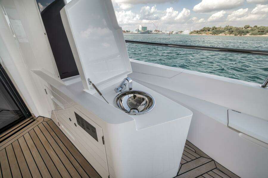 Dolce Far Niente 88ft Sunseeker Yacht For Sale